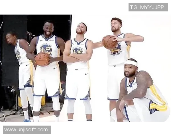 勇士与雷霆总决赛首战精彩回顾与精彩瞬间分析